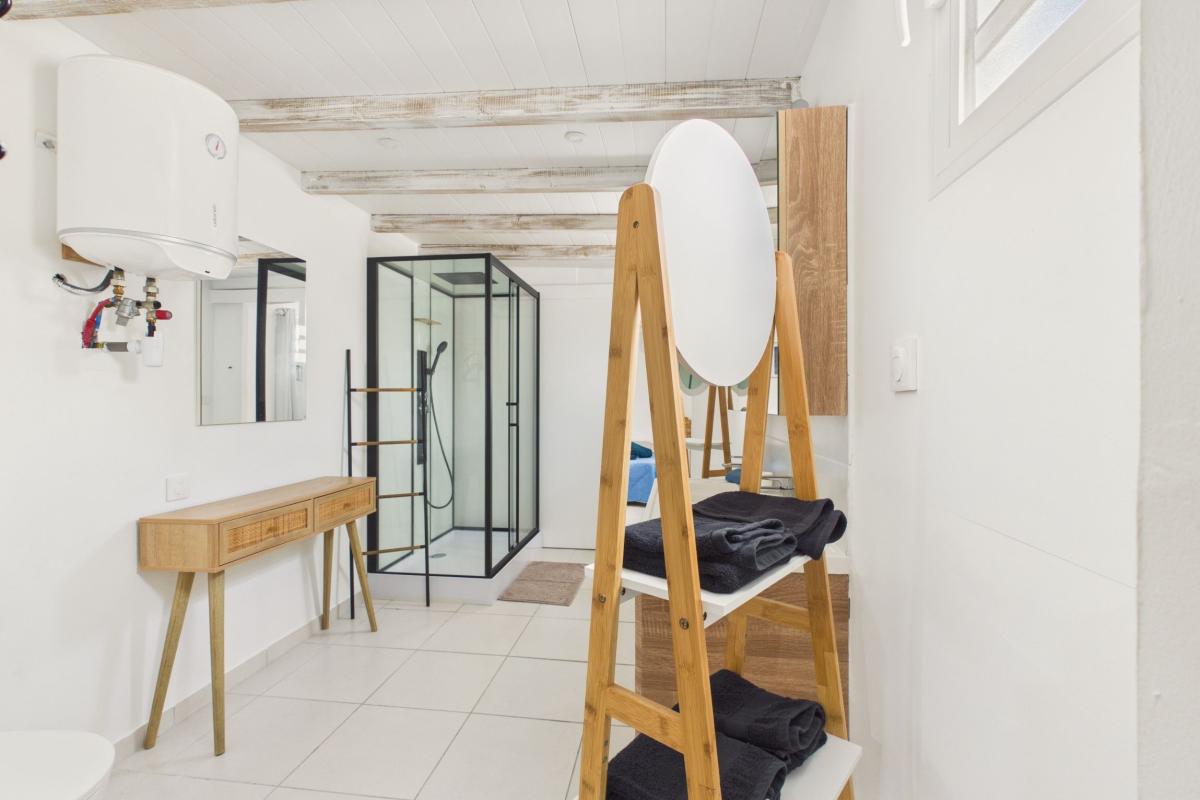 Location villa  au diamant piscine 8 personnes  - salle de douche enfilade bis